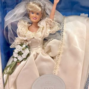 Diana Princess of Wales doll. Original Historic Commemorative. New in box